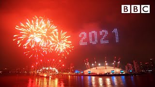 Londons 2021 fireworks 🎆 Happy New Year Live 🔴 BBC [upl. by Arbmik]