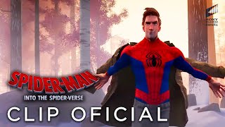 SPIDERMAN UN NUEVO UNIVERSO  ¿Cuántos Spideys hay  Clip en ESPAÑOL  Sony Pictures España [upl. by Wampler]