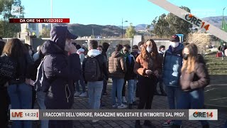 Castrolibero torna a scuola il prof accusato di molestie sessuali  Ore 14 del 01032023 [upl. by Wemolohtrab]