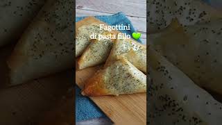 Fagottini di pasta fillo ripieni [upl. by Alyahc]