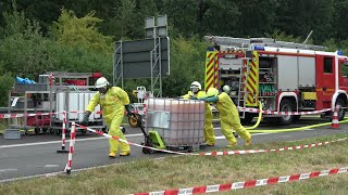 Sattelzug mit Gefahrgut umgekippt in Ausfahrt MeckenheimMerl der A565 am 210723 [upl. by Asreht785]