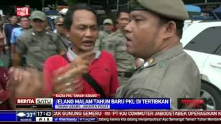 Razia PKL di Pasar Tanah Abang Berujung Ricuh [upl. by Chapland322]