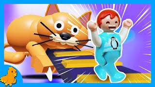 Emma muss vor riesengroßer KATZE entkommen🙀 Obby  Playmobil Familie Vogel Roblox [upl. by Tania628]