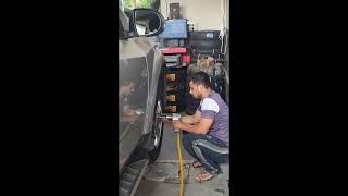 MAHINDRA XUV 500 CHANGE TYRE COMPANY ORIGINAL TYRE SIZE 23565R17 [upl. by Baxy]