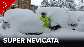 Super nevicata in Emilia Romagna Auto sommerse a Serramazzoni Modena oltre 80 cm [upl. by Annahsar]