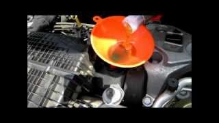 TUTO 22 faire la vidange du Kangoo how to change engine oil [upl. by Barnebas]