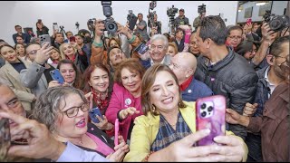 Un joven con un libro en la mano difícilmente toma un arma [upl. by Sirama]