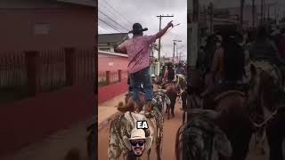 El loco de la cabalgata 🤠😅 humor tradicion bull [upl. by Dhu593]