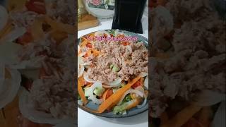 Nefis ton balıklı salata keşfetedüş salata balık foodie food shortvideo yemek fyp videos [upl. by Cerelly248]