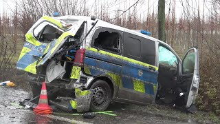 Streifenwagen auf Alarmfahrt kollidiert mit PKW  3 Verletzte in Rheinbach am 120121  OTon [upl. by Adnamor]