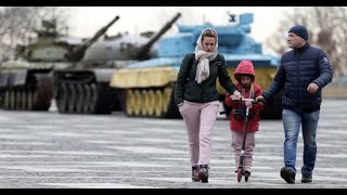 Guerre en Ukraine  quotLes chars russes sont en Ukrainequot [upl. by Maddi]