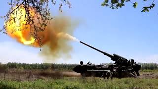 Footage of 203mm Pion selfpropelled artillery units in action [upl. by Elysee676]