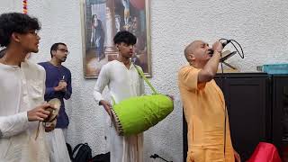 Gaura Aarti  quotKiba Jaya Jaya Gaurachandraquot by HG Gauranga Das  Singapore [upl. by Kattie]