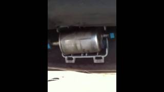 Changing the fuel filter on a 2004 Lincoln Navigator [upl. by Ennyleuqcaj]