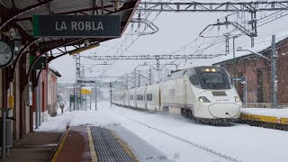 Un día de trenes con nieve por el Puerto de Pajares 1812023 [upl. by Nivrehs235]