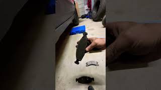 Teves vs Akebono Brake Caliper on Jeep Grand Cherokee WJ jeep automotiverepairs diy jeeplife [upl. by Coniah769]