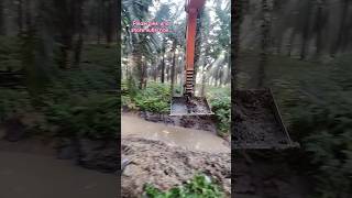 Excavator Hitachi amazing cuci parit alatberat [upl. by Einaled985]