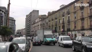 Napoli esplode conduttura idrica Traffico in tilt a Piazza Garibaldi [upl. by Amle745]