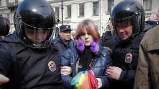 La nomenklatura russa si immagina etero e reprime la comunità LGBTQ [upl. by Rella]