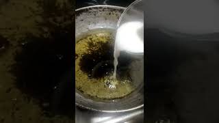 cornflour water lo kalipi oil light ga heat ayyaka idi andulo veysi kalipetey oil lo gasi pothundi [upl. by Ielirol869]