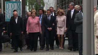 Merkel reçoit Macron à AixlaChapelle pour le prix Charlemagne [upl. by Kathleen]