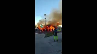 SaintGilles  incendie dans la boutique quotChez Loulouquot [upl. by Syman]