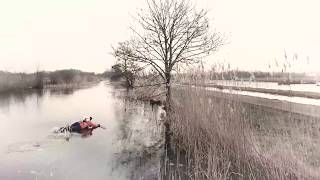 Schaatsen op natuurijs in Tienhoven kan nog net niet [upl. by Luce]