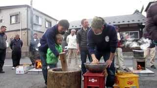 Traditions of Japan  Mochitsuki 餅つき [upl. by Drarig]