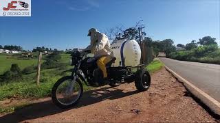 triciclo agrícola da jc com pulverizador pecuario direcionado a pastagens [upl. by Lehsar536]