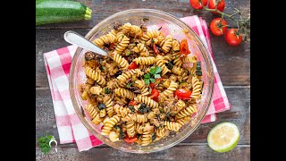 Insalata di pasta estiva con zucchine tonno e pomodorini [upl. by Rettig]