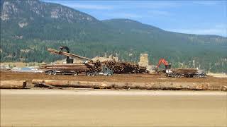 Grappler loading logs Sept 2017 Keenleyside dam Castlegar BC [upl. by Krueger]