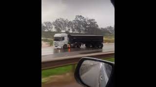 Família é levada pela chuva carro fica submerso não há sobrevivente 🖤 [upl. by Bernette]