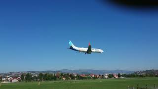 Slijetanje aviona na butmirski aerodrom Sarajevo [upl. by Occer]