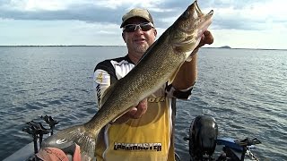 Jigging Summer Walleye on Petenwell Flowage  How to Locate Summer Fish [upl. by Trammel]