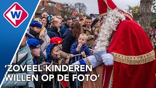 Zwarte Piet en demonstrerende clown bij intocht van Sinterklaas [upl. by Cissej687]