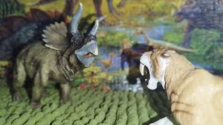 Triceratops VS Smilodon [upl. by Llerreg]