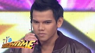 Its Showtime Kalokalike Face 2 Level Up Taylor Lautner [upl. by Beekman701]