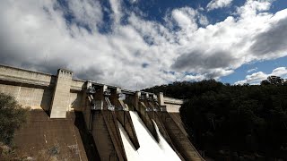 Warragamba Dam spokesperson notes spill to likely reach ’30 to 40 gigalitres a day’ [upl. by Nala]