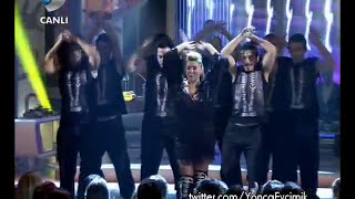 Yonca Evcimik  quot Bandıra Bandıra quot Beyaz Show 2012 [upl. by Hahsia803]