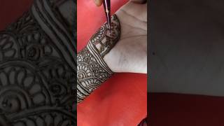 मेहंदी डिजाइन ब्राइडल💙🖤💛bharva mehndi dijains🤑shortstrending💝💗vairalmehndiyoutubeshortart [upl. by Aesoh523]