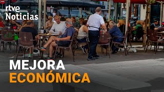 OCDE AUMENTAN las PREVISIONES de CRECIMIENTO de la ECONOMÍA española  RTVE Noticias [upl. by Enialedam]