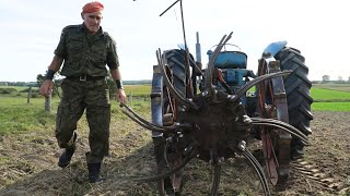 Wykopki ziemniaków starą niemiecką kopaczką ze złomowiska Lepsza od nowych  Romek Zaklinacz Byków [upl. by Ainav17]