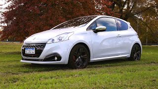 El 208 GTi es un DS3 Performance Touring [upl. by Hsetirp]