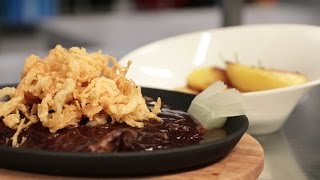 Rezeptvideo Wiener Rathauskeller Zwiebelrostbraten [upl. by Reitman]