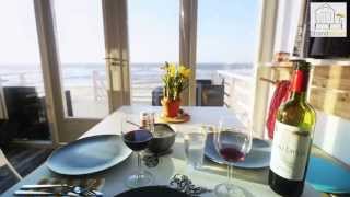 Stranddroom  slaaphuisjes op strand in Domburg [upl. by Bourque66]