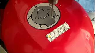 Opening Yamaha r15 v2 faulty or damaged fuel tank cap lock [upl. by Acessej]