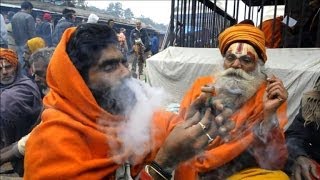 En Nepal fuman marihuana en honor al dios Shiva [upl. by Nnednarb]