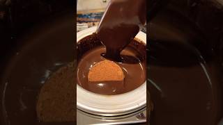 ✨🍫Cómo bañar Alfajores marplatenses food alfajores chocolate viralvideo shorts [upl. by Ettesel63]