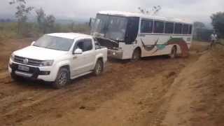 Amarok ao extremo puxando ônibus [upl. by Allister743]