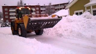 Volvo L70F lastar snö [upl. by Garcon490]